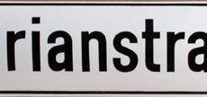 Straßenschild aus Email
